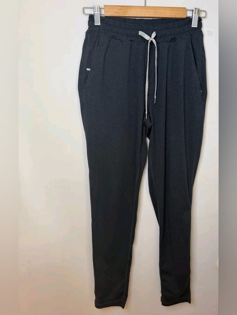 Vuori Men's Charcoal Jogger Pants  Drawstring Ponto Performance XS Athleisure